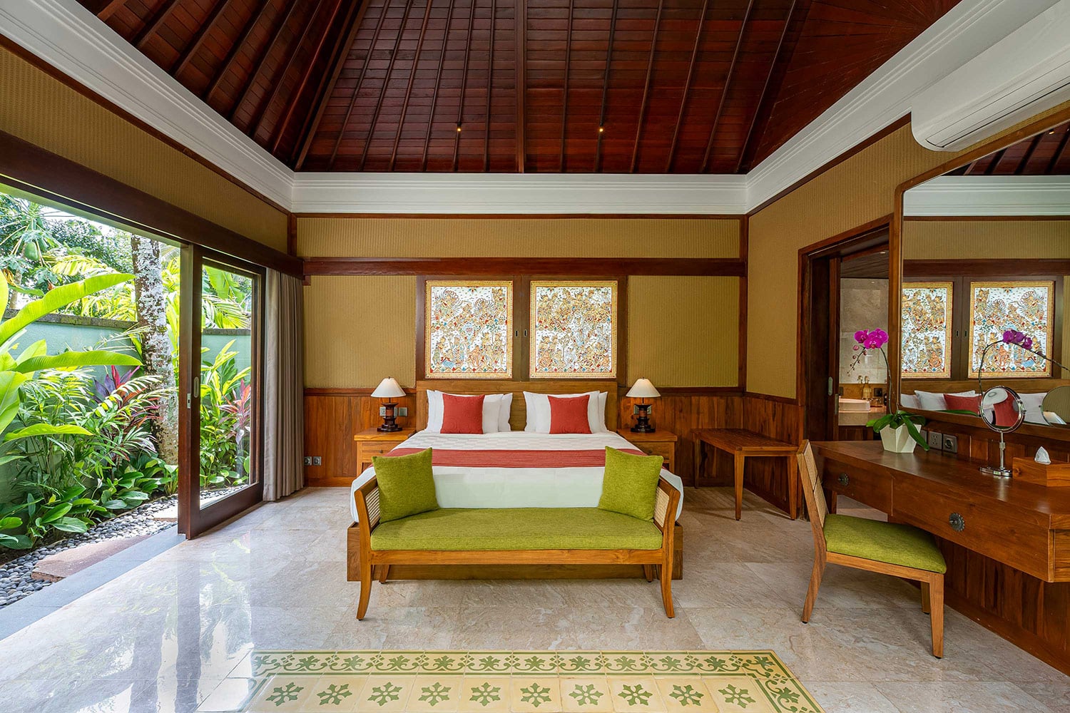 /uploads/Arkamara_Dijiwa_Ubud_Royal_1br_bedroom_compressed_8f99c637fa.jpg